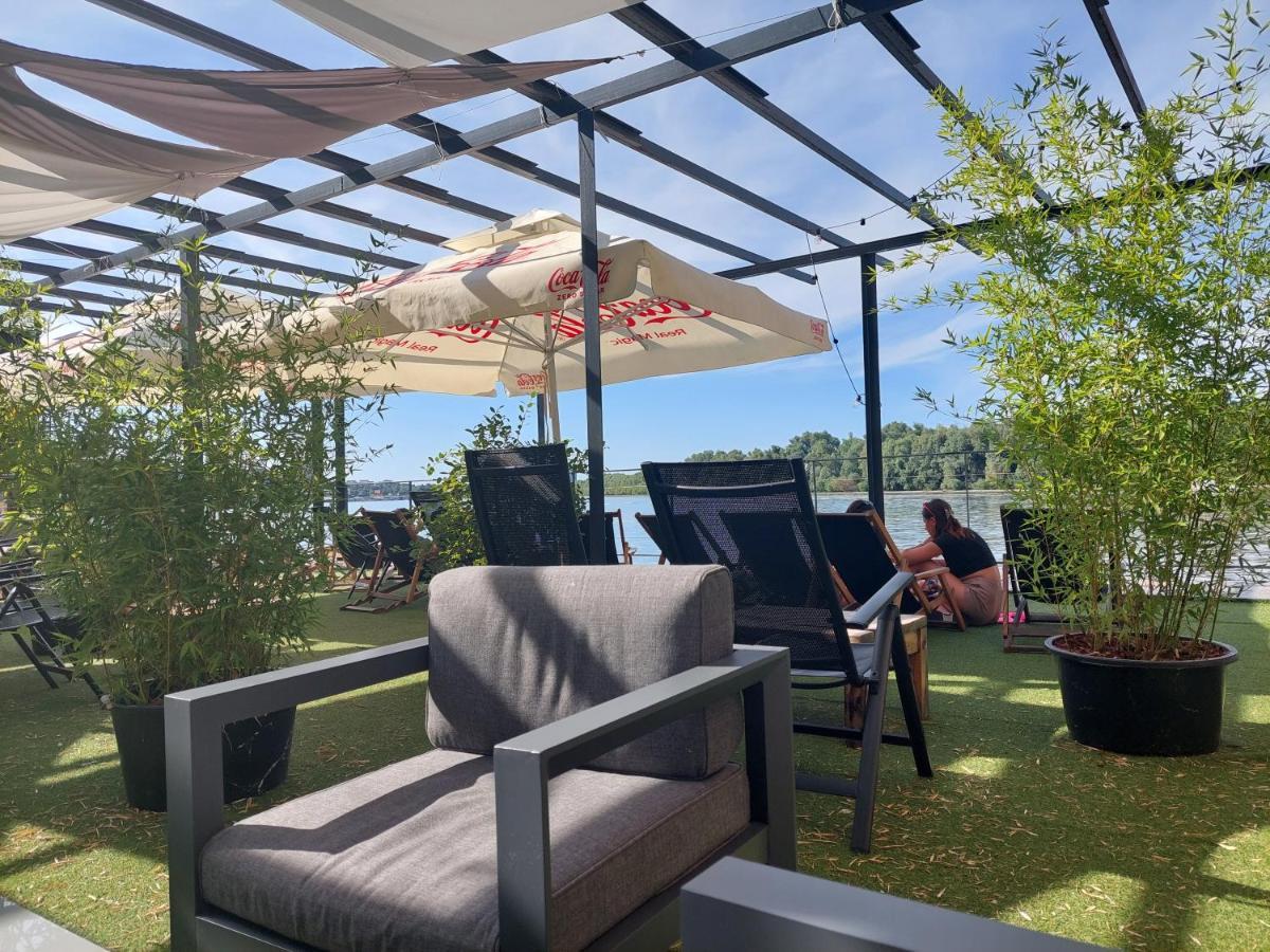 B&B Botel Charlie Beograd Ngoại thất bức ảnh