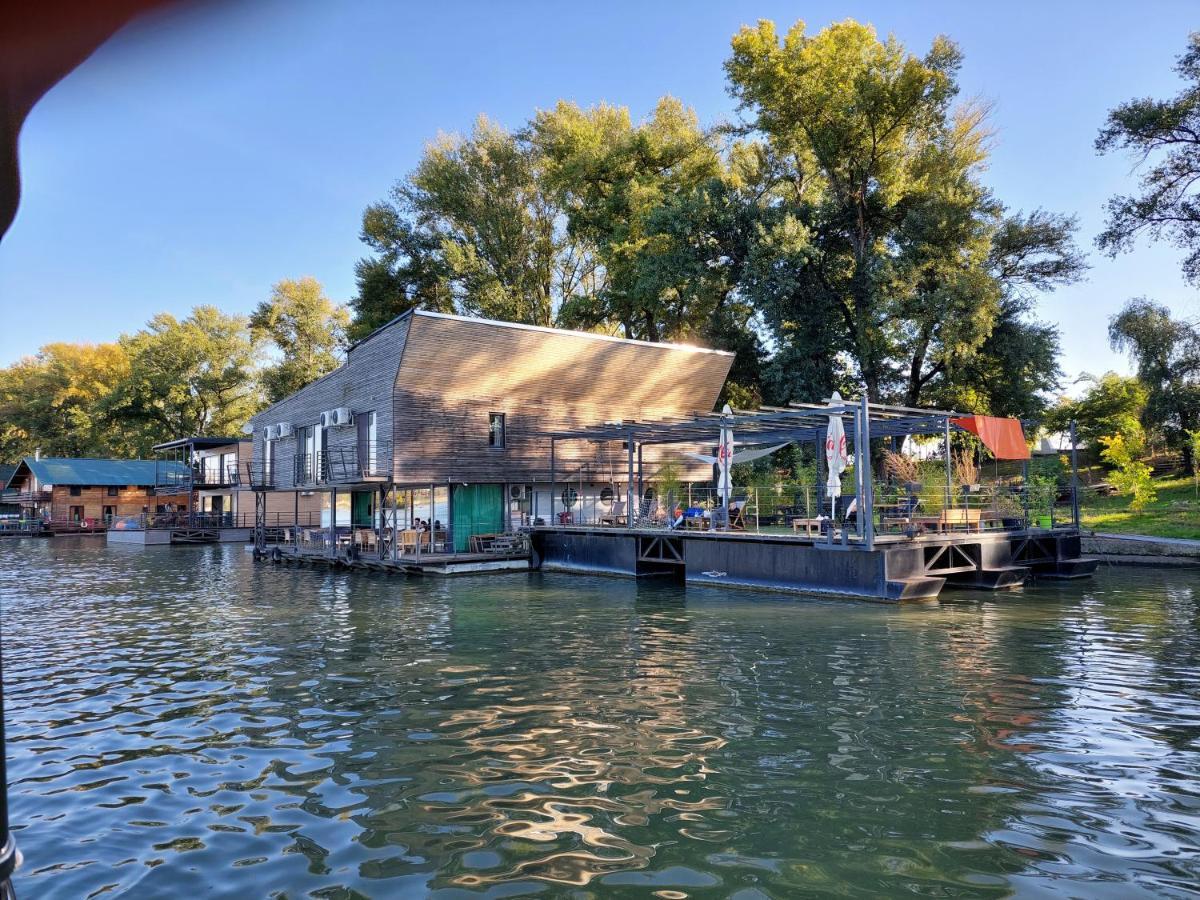 B&B Botel Charlie Beograd Ngoại thất bức ảnh