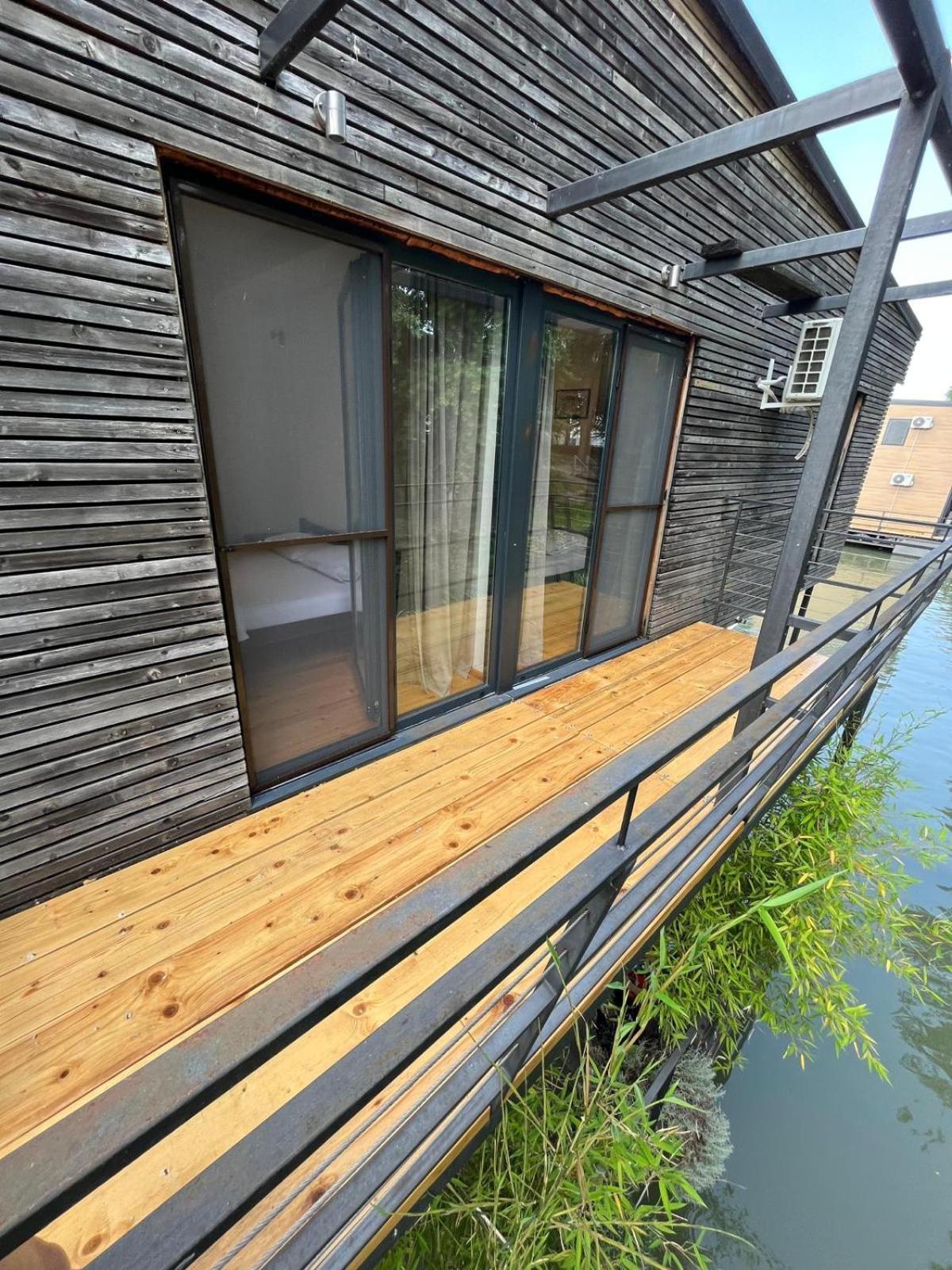B&B Botel Charlie Beograd Ngoại thất bức ảnh