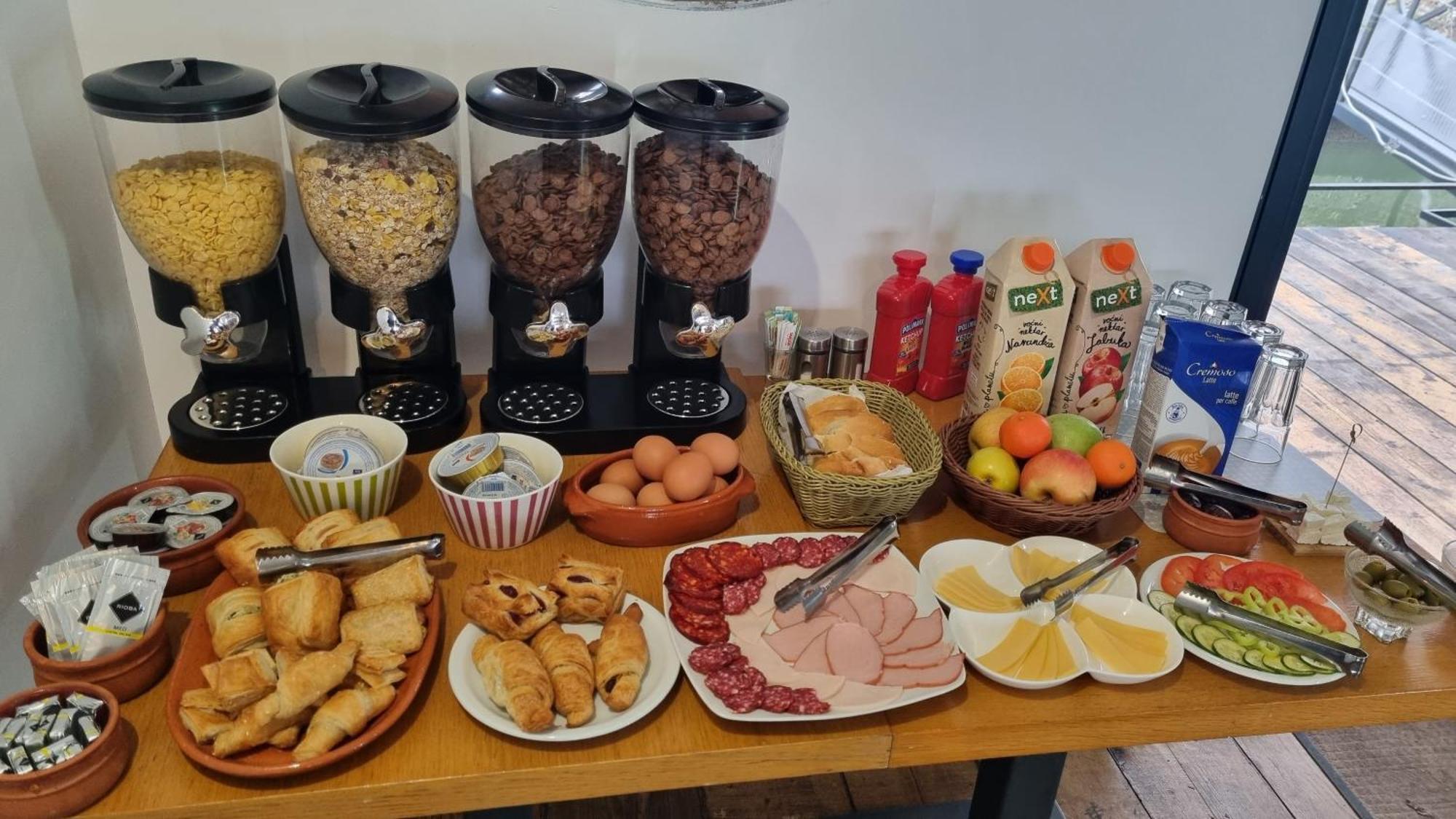 B&B Botel Charlie Beograd Ngoại thất bức ảnh