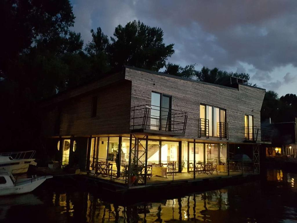 B&B Botel Charlie Beograd Ngoại thất bức ảnh