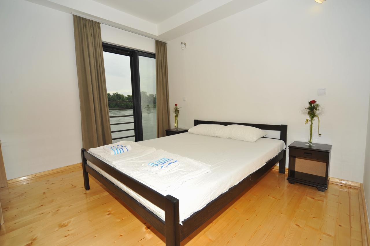 B&B Botel Charlie Beograd Ngoại thất bức ảnh