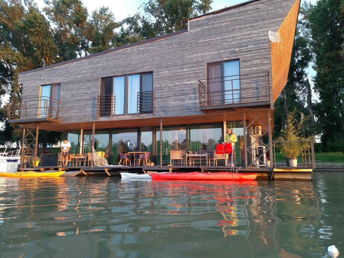 B&B Botel Charlie Beograd Ngoại thất bức ảnh